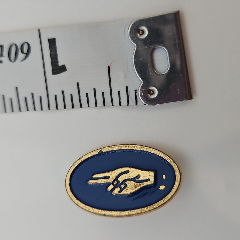 Girl Scouts Honor Pin 2 Finger Salute Blue and Gold Oval Pin Vintage - Picture 2 of 4